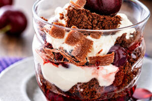 Black Forest dessert met brownie